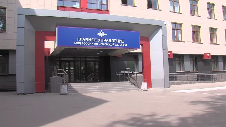 Попытка похищения? Мужчину в центре Иркутска пытались насильно усадить в автомобиль